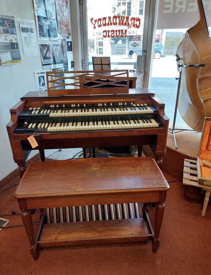 Hammond B3 Organ w/ 122 Leslie Speaker, 25-Note Pedalboard & Bench! - Image 3
