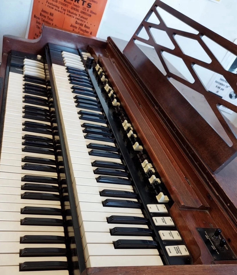 Hammond B3 Organ w/ 122 Leslie Speaker, 25-Note Pedalboard & Bench! - Image 2