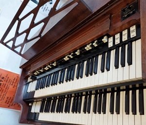 Hammond B3 Organ w/ 122 Leslie Speaker, 25-Note Pedalboard & Bench!